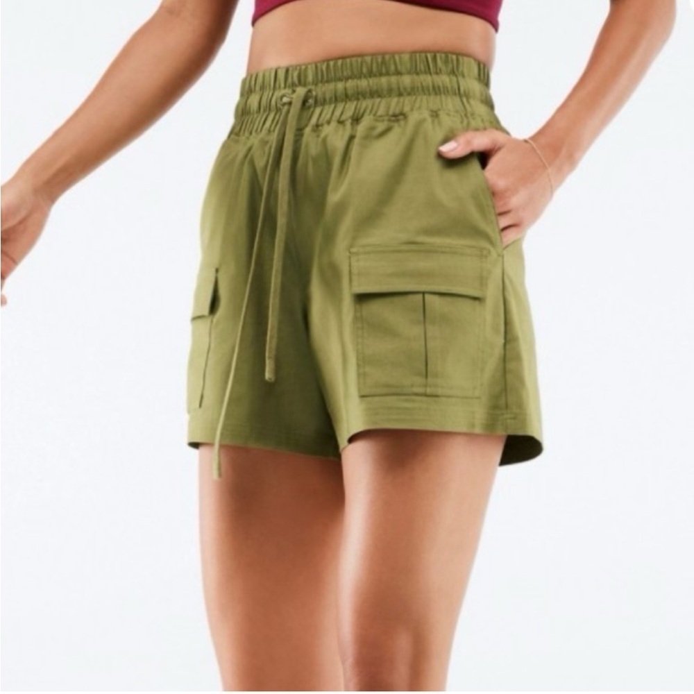 Fabletics Camden Cargo Shorts SZ Medium